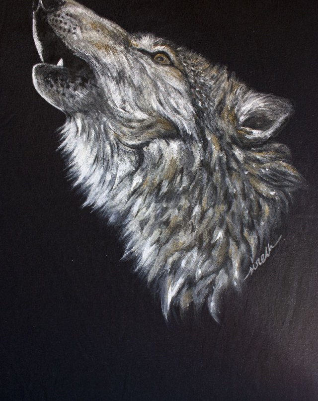 Lobo Aullando_camiseta pintada a mano