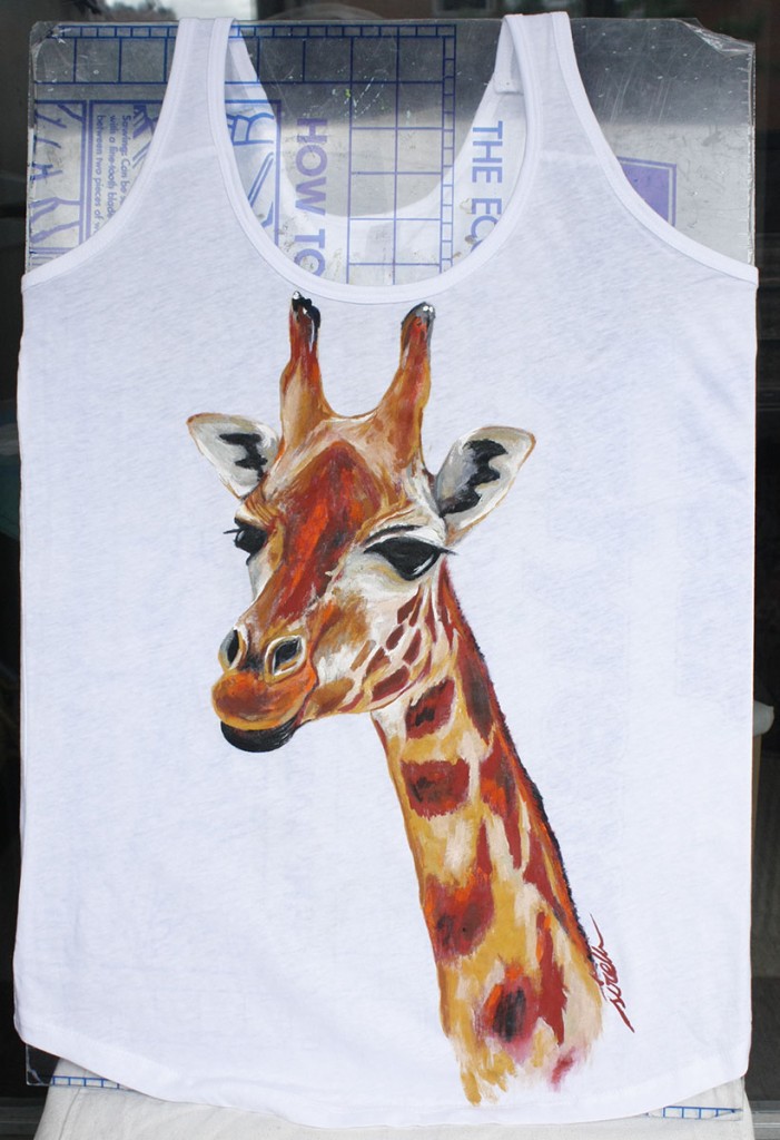 camiseta pintada a mano_jirafa